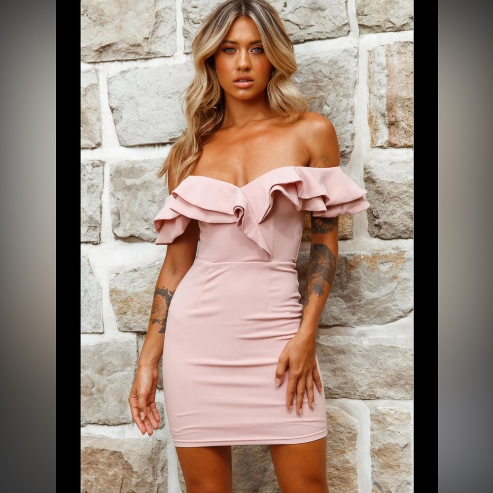 NWOT Selfie Leslie Pink Ruffle Dress 🌸 — size M